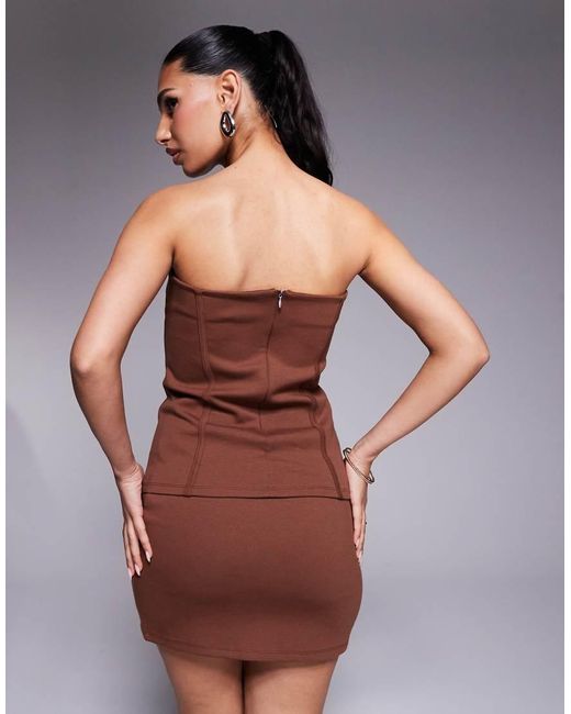 Top Largo Marrón Con Escote Palabra De Honor Y Detalle De Costura De Punto Roma Premium De (Parte De Un Conjunto) ASOS de color Brown