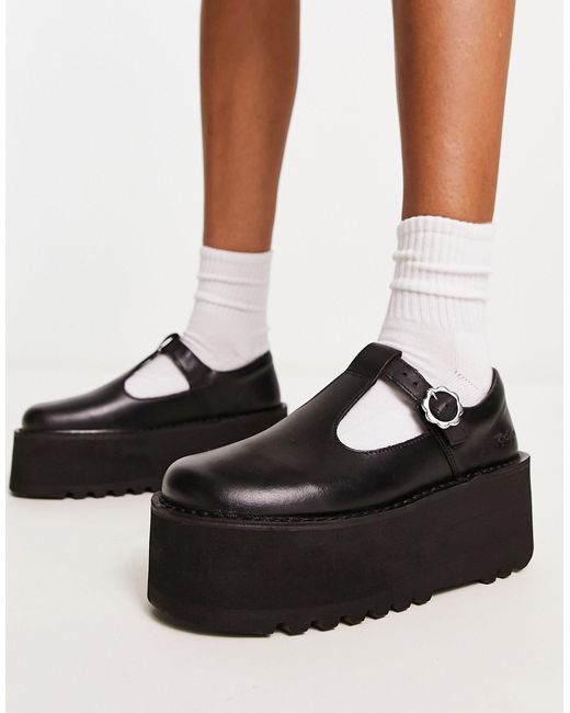Zapatos s con plataforma y correa en forma Kickers de color Black