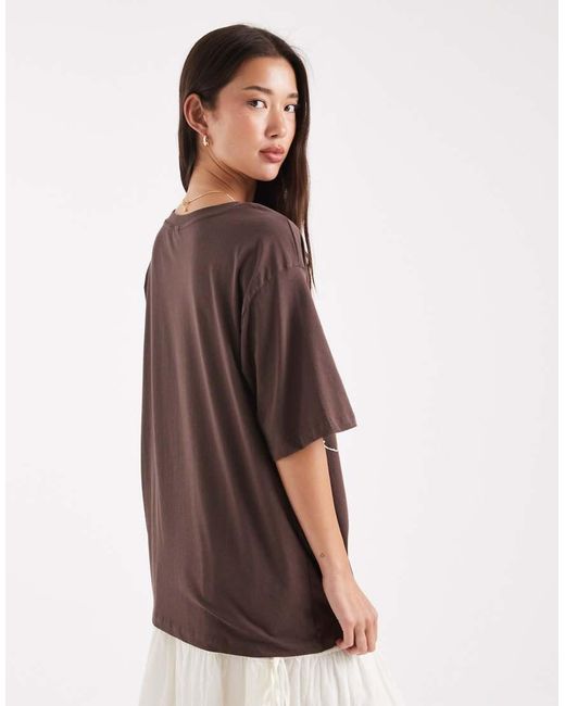T-Shirt Oversize Con Grafica Di Ibisco di ONLY in Brown