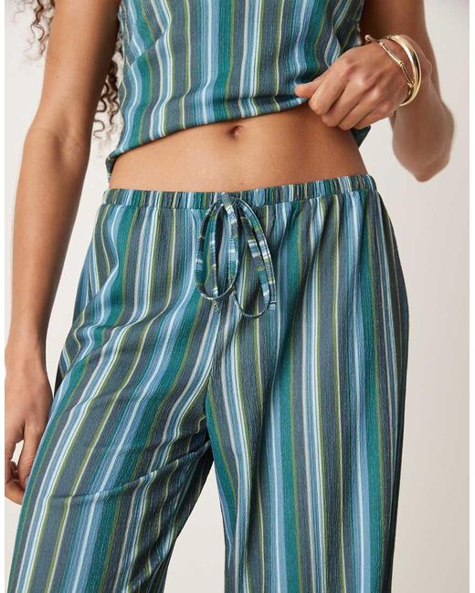 Pantaloni A Fondo Ampio A Vita Medio Alta Blu E Verdi Testurizzati A Righe di ASOS in Blue