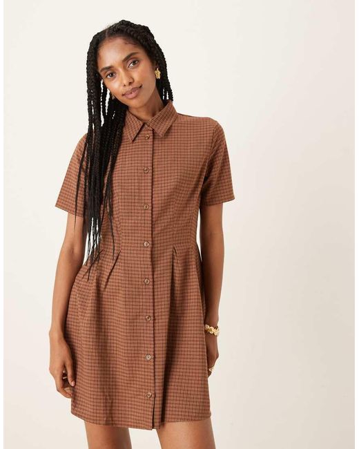 Vestido Camisero Corto A Con Botones Y Solapas De Glamorous de color Natural