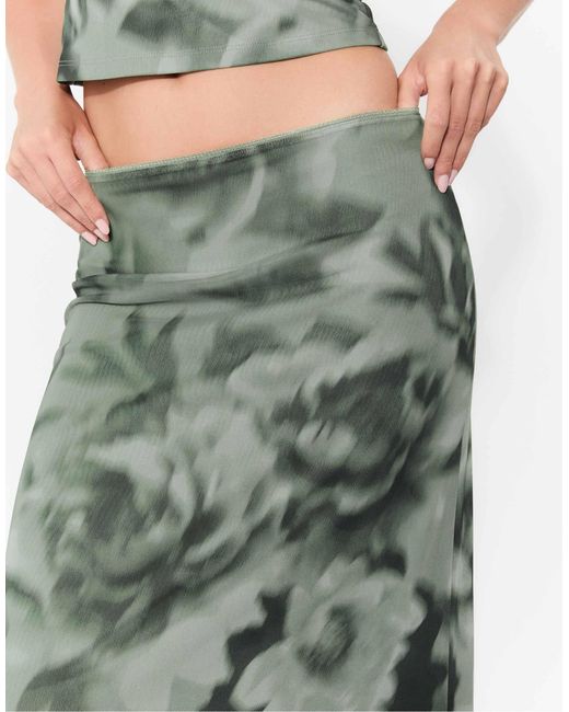 Jupe mi-longue imprimée en tulle - kaki Stradivarius en coloris Green