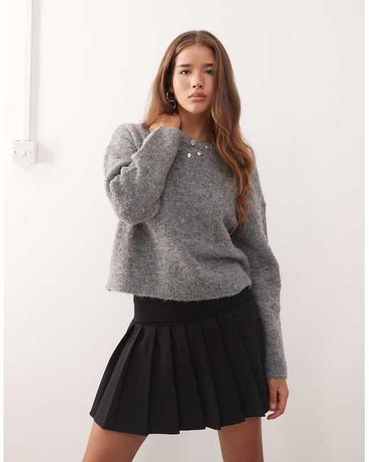 Jersey Gris Medio De Cuello Redondo Y Corte Suelto De Noisy May de color Gray