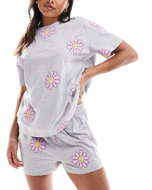 Pyjama avec t-shirt oversize et short à imprimé fleurs ASOS en coloris White