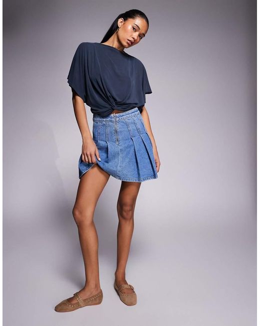 Top Accollato Ampio Con Nodo Sul Davanti E Maniche A Pipistrello di ASOS in Blue