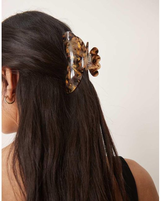Helle Pretty di SUI AVA in Brown