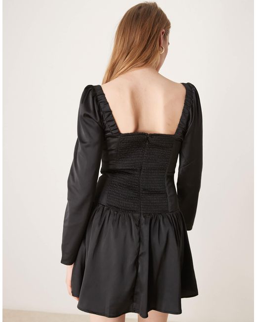 Abercrombie & Fitch Natural – langärmliges mini-partykleid aus satin