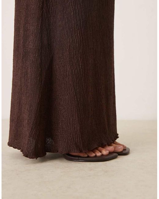 Evalina di Pretty Lavish in Brown