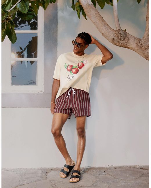 ASOS – kurze badeshorts aus seersucker in Brown für Herren