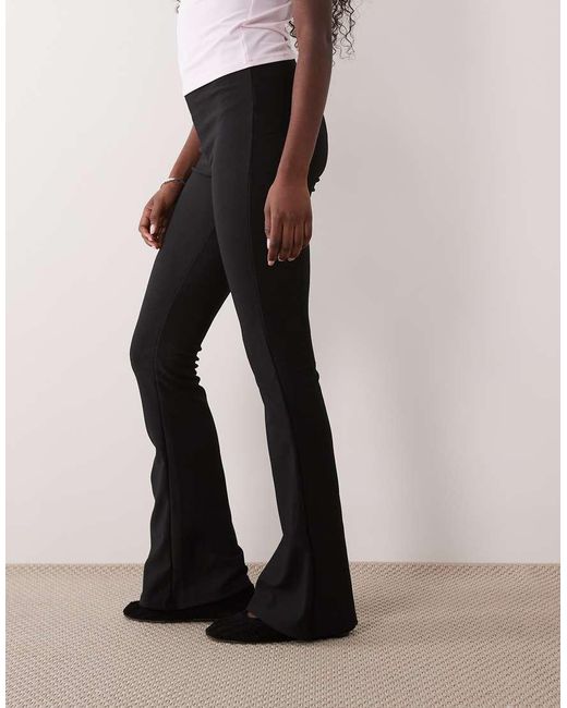 New Look Geribbelde Flared Broek in het Black