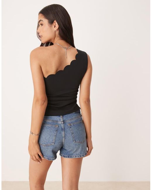 Top Estructurado Con Detalle Festoneado De Punto Liso Premium De Y.A.S de color Blue