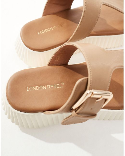 Sandales à boucle et entredoigt - beige London Rebel en coloris Natural