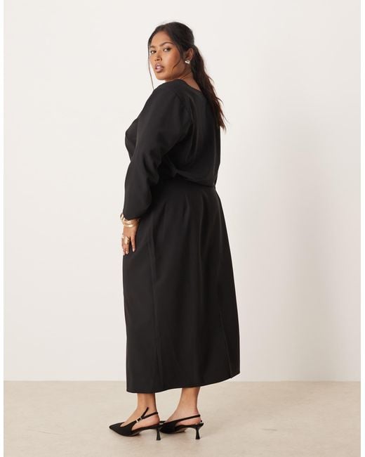 Pretty Lavish Curve Black Long Sleeve Plunge Maxi Dress