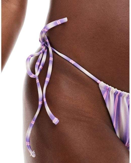 Slip bikini bianchi e viola a righe con laccetti laterali di Mango in Brown