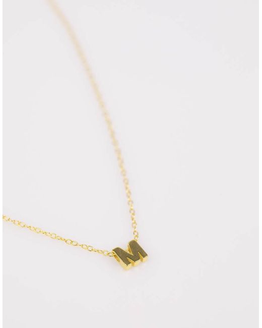 Collar Con Inicial M De Plata De Ley Chapado En Oro De Lovisa de color Natural