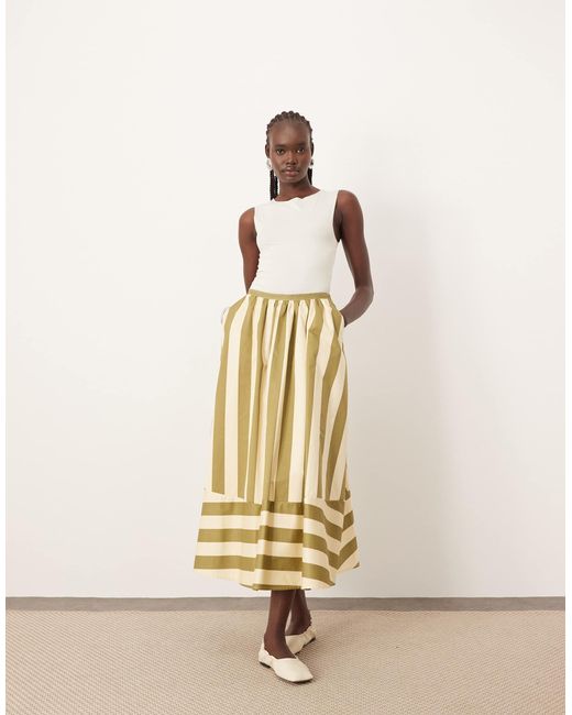 Jupe ample structurée - rayures olive ARRANGE en coloris Natural