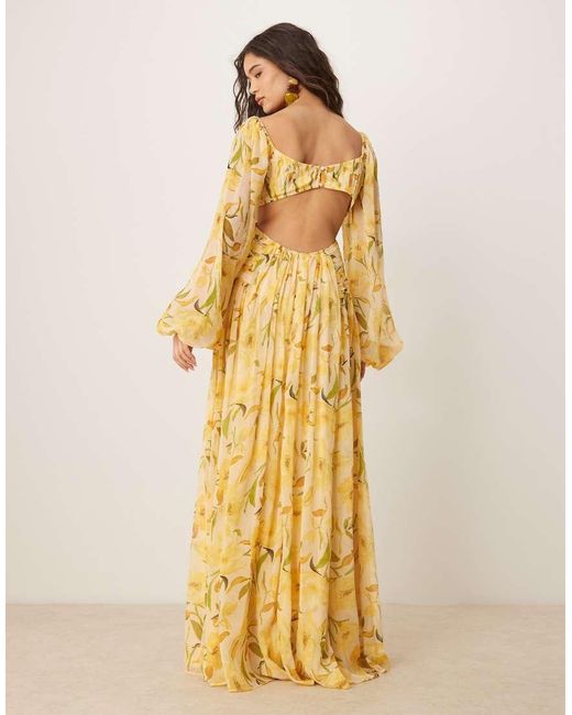 ASOS Maxi Jurk Met Lange Mouwen, Uitsnijdingen En Gerimpelde Rok En Bloemenprint in het Yellow