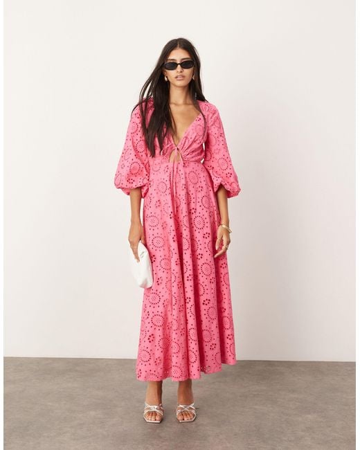 Robe mi-longue nouée devant en broderie anglaise et découpe - rose vif ASOS en coloris Pink