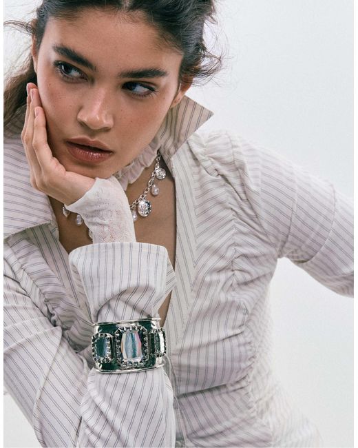 Manchette bijou e Stradivarius en coloris White