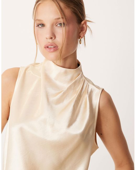 ASOS Natural – hochgeschlossenes, asymmetrisches satin-oberteil