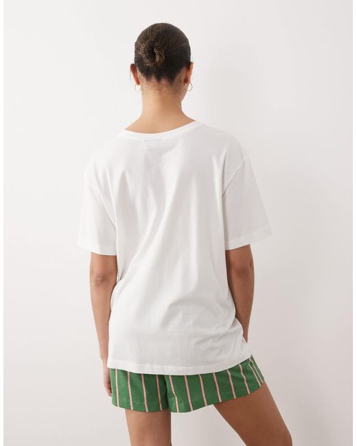 ASOS White Asos design maternity – pyjama mit oversize-t-shirt mit erdbeer-print und shorts