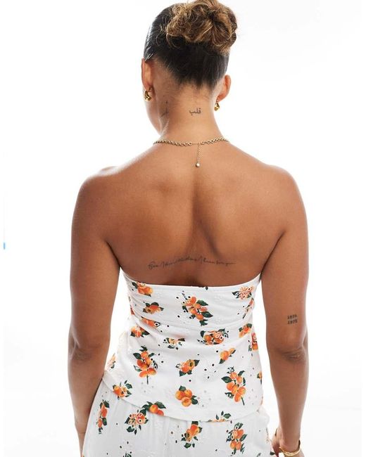 Top Blanco Con Estampado De Naranjas, Escote Palabra De Honor, Diseño Bordado Y Detalles De Cintas De ASOS de color White
