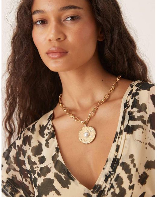 Collana Con Ciondolo A Perla di Mango in Brown