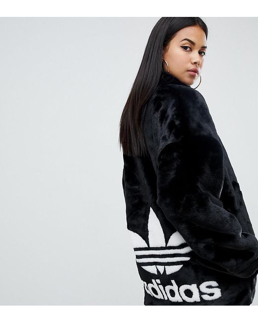 Adidas Originals Black Schwarze Kunstpelzjacke mit Kleeblattlogo auf der Rckseite