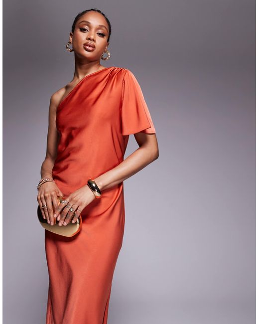 Asos design tall - robe mi-longue asymétrique satinée à manches évasées - automne glacé ASOS en coloris Red