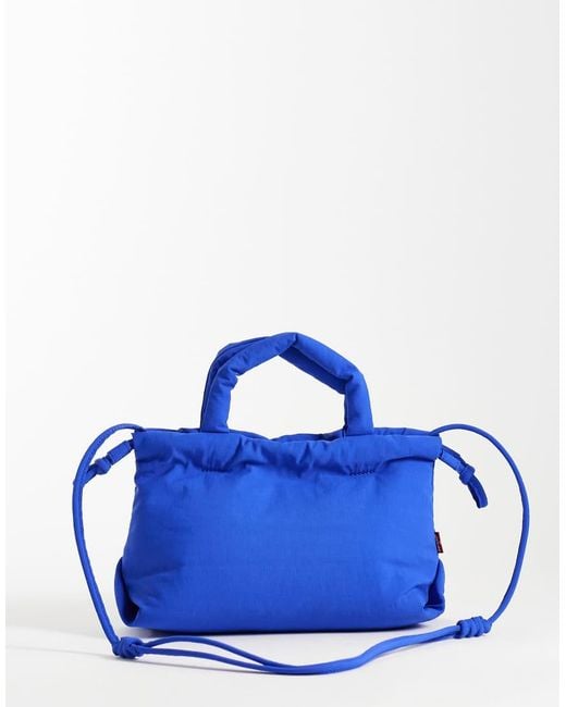 Casey di Levi's in Blue