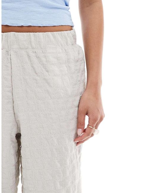 Pantalones Gris Hielo De Pernera Ancha De Sirsaca De Only Petite de color White