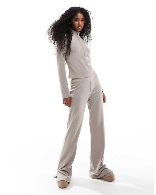 Miss Selfridge Zachte Geribbelde Flare Broek Met Split Aan De Zoom, Deel Van Co-Ord Set in het Multicolor