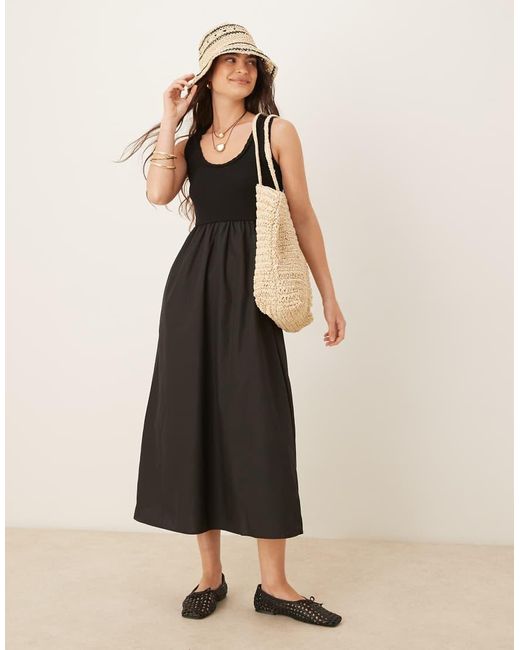 Vestito Lungo Con Scollo Rotondo E Gonna di Threadbare in Natural
