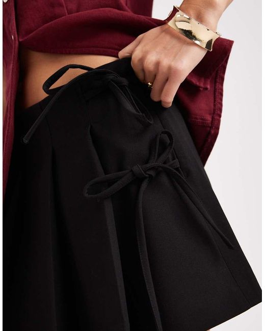 Minifalda Negra De Tablas Con Detalle De Lazada De ONLY de color Red