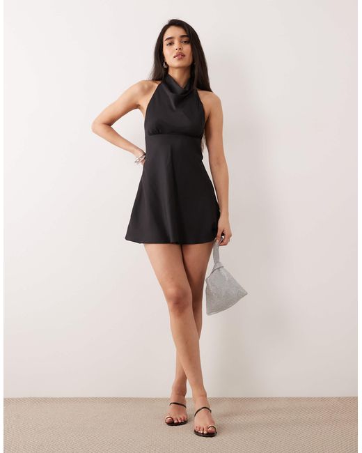 Robe courte dos nu satinée ONLY en coloris Natural