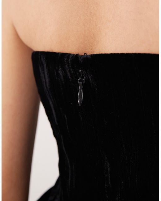 ASOS Black – elegantes, trägerloses samt-oberteil