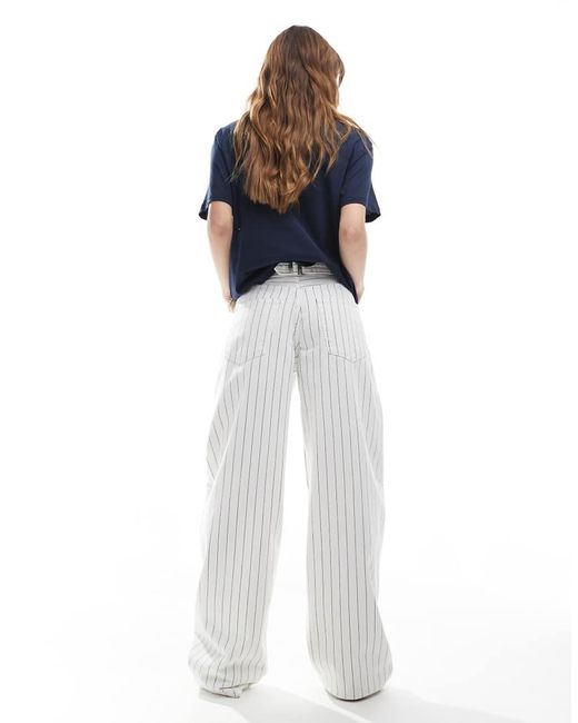 Pull&Bear Spijkerbroek Met Ronde Pijpen in het White