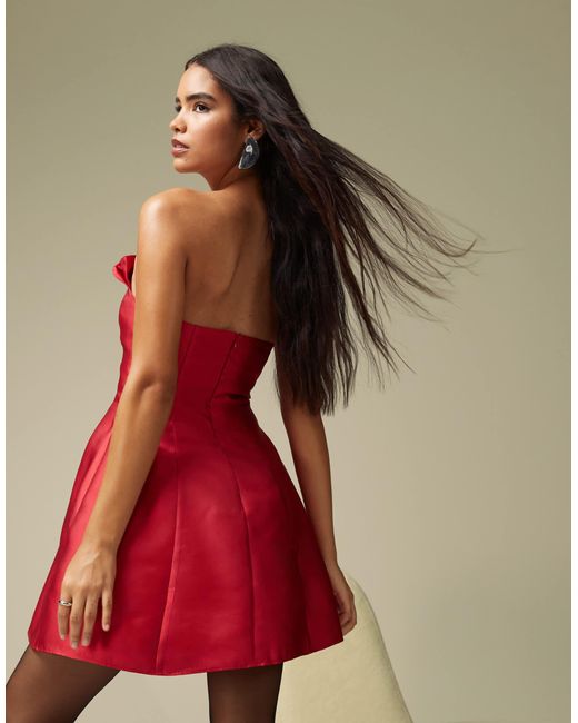 ASOS Red – strukturiertes, trägerloses satin-minikleid