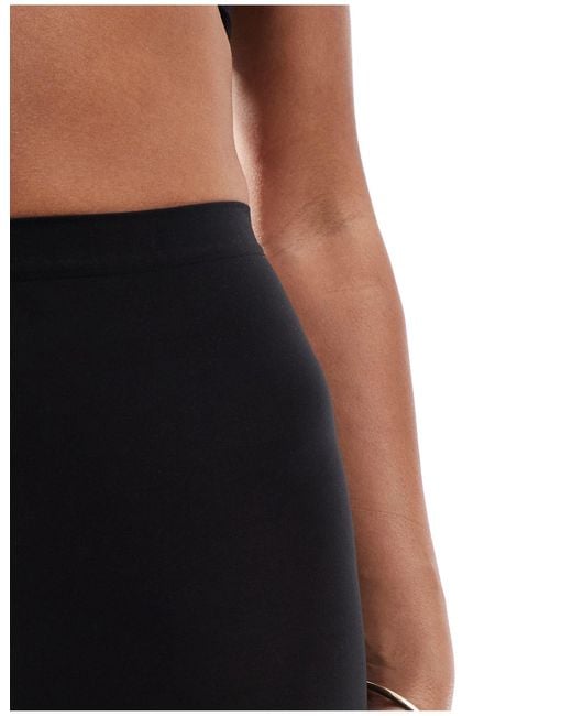 Pantalones cortos s con diseño moldeador sin costuras everyday Spanx de color Black