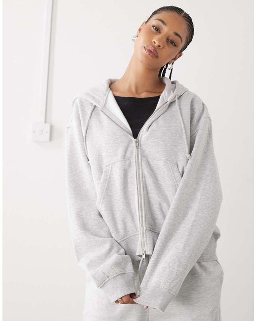 Essence di Weekday in Gray