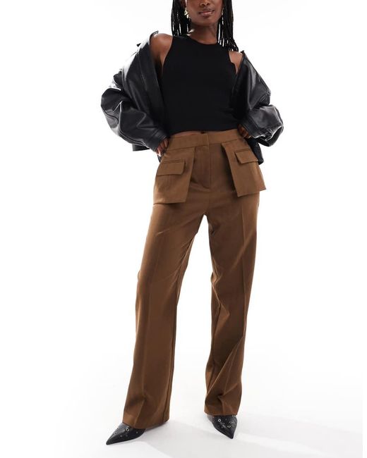 Pantalones De Sastre Oscuro De Pernera Recta Con Bolsillo Utilitario A La Vista De ASOS de color Black