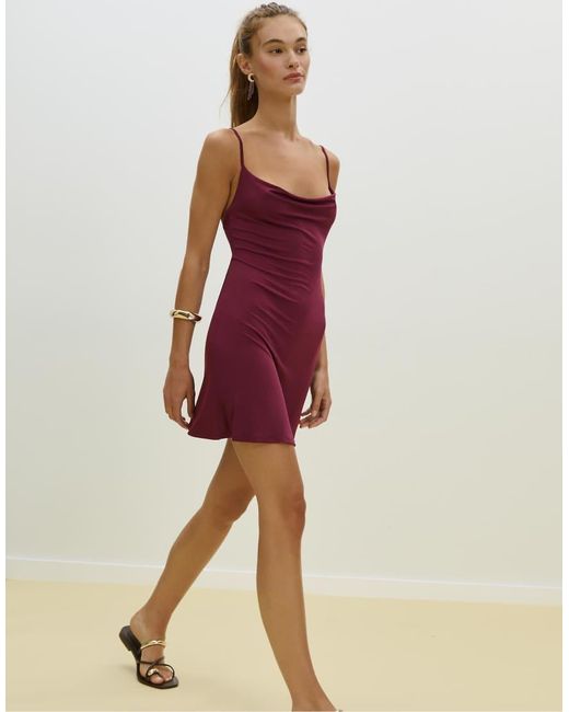 Vestito Corto Con Scollo Morbido di Stradivarius in Red