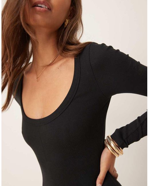 Tuta Jumpsuit Nera A Coste Con Maniche Lunghe E Scollo Rotondo di ASOS in Black