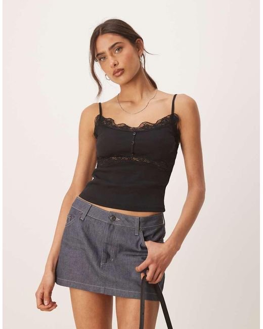 ASOS Geribbelde Camitop Met Kant En Knoopjes in het Black
