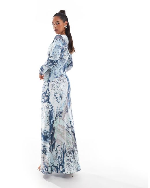 ASOS Blue – langärmliges maxikleid aus satin-chiffonmischung mit abstraktem marmormuster und wasserfallausschnitt
