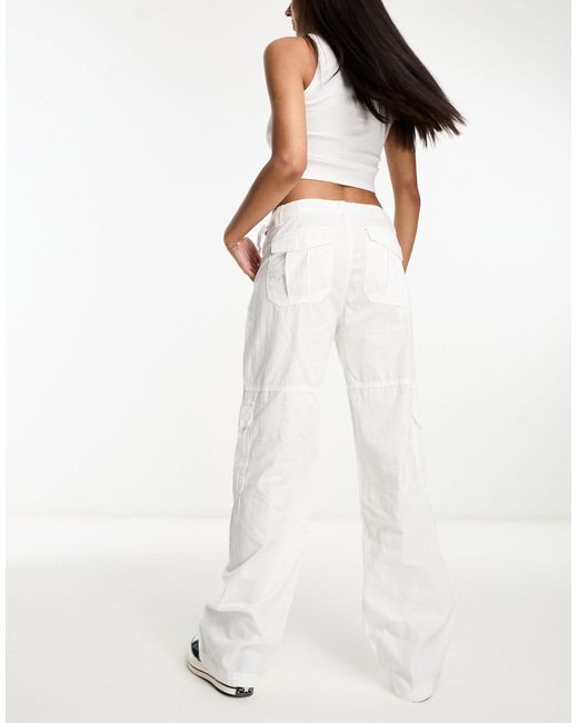 Pantaloni cargo bianchi con vita regolabile di Pull&Bear in White