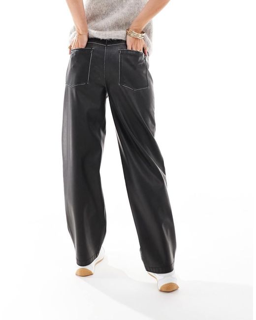 Pantalones Lavado De Pernera Recta De Cuero Sintético De Asos Design Petite ASOS de color White