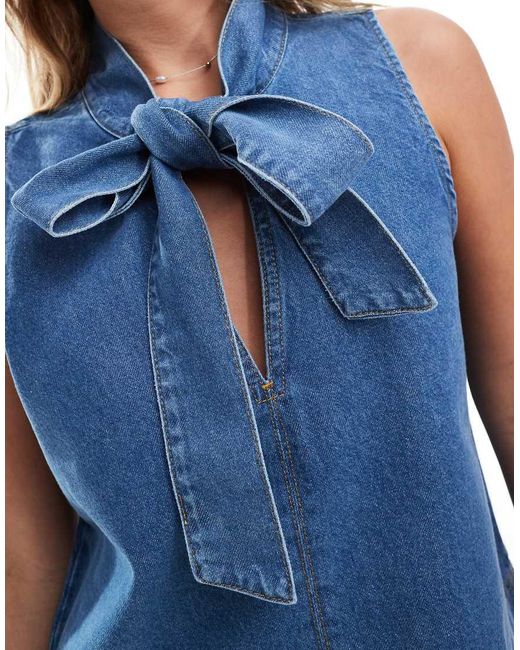 Top Vaquero Acampanado Con Lazada Al Cuello De ASOS de color Blue