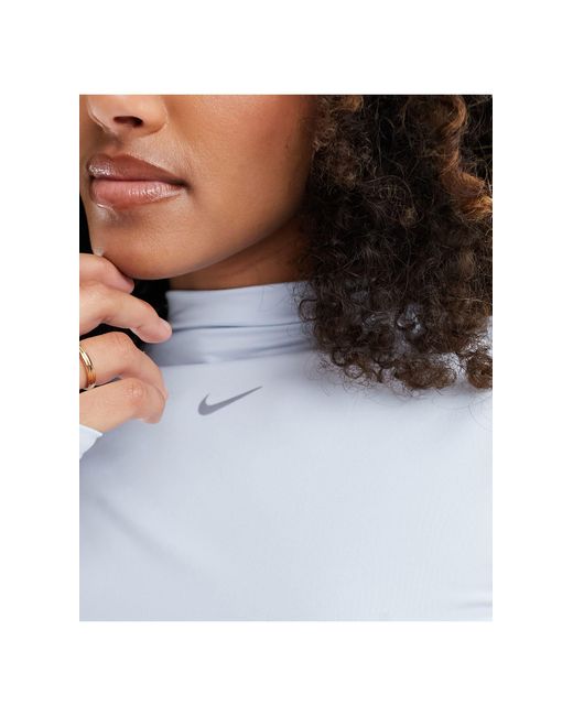 One luxe essential+ - crop top di Nike in White