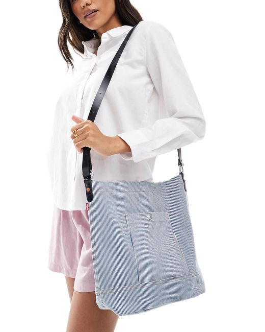Levi's White Heritage Bucket Bag With Logo